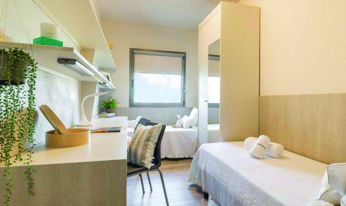 Room options - 2 double rooms and 3 single rooms